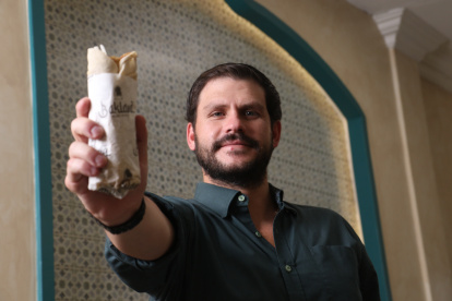 Su pasión por los sabores del Medio Oriente lo llevó a crear una experiencia auténtica para los comensales.