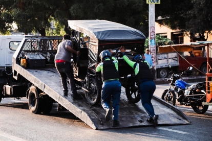 El operativo incluyó la retención de varios vehículos