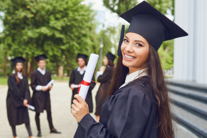 El programa ofrece una ayuda económica única de USD 798.31 para estudiantes de tercer nivel en Ecuador.