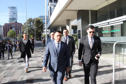 Francisco Barreiro Abad llega a al juicio acompañado de su abogado Santiago Hernández este lunes 10 de marzo de 2025.