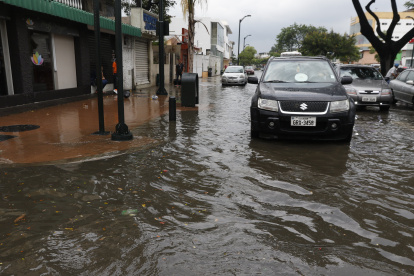Urdesa constantemente luce inundada en los inviernos