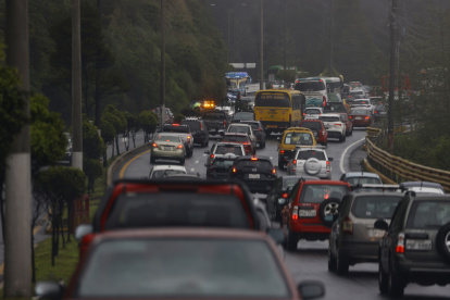 Los conductores deben evitar movilizarse en sus vehículos en los horarios restringidos por día y por placa en la capital