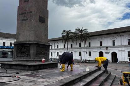 Los grafitis fueron limpiados en el Centro Histórico de Quito.