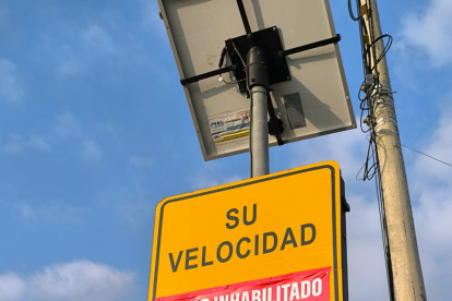 Así permanecen ahora los radares de Durán. Nuevamente se les colocó los sellos que confirman que no están operativos.