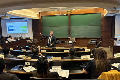 En la sesión de Continuidad del IDE Business School, Roberto Estrada, director del Área de Comportamiento Humano, analizó las tendencias del mercado laboral.