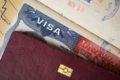Los nuevos cambios en la renovación de visas de Estados Unidos afectarán a profesionales, estudiantes y turistas a partir de 2025.