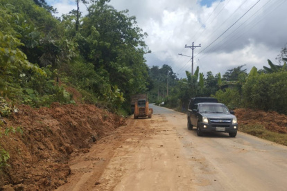 La maquinaria del Ministerio de Obras Públicas habilitó algunas vías cerradas por el temporal invernal.