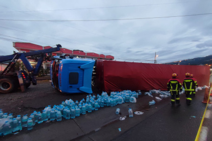 Los paramédicos de los Bomberos de Quito brindaron atención prehospitalaria a los heridos.