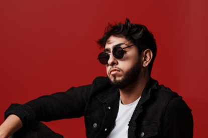 Manué tiene 21 años.