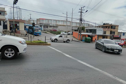 Ambato. La avenida bolivariana es muy transitada durante todo el día.