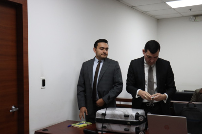 Francisco Sebastián Barreiro Abad (derecha) se enferenta a una posible pena de tres a cinco años de cárcel.