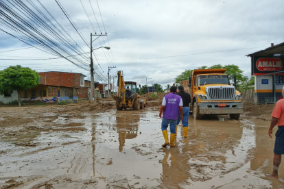 Trabajos del Ministerio de Transporte y Obras Públicas en  vía E15 "Y" de Rocafuerte - Charopotó, sector Cañitas, km 9.