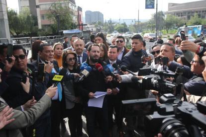 Bancada oficialista presentó tres denuncias en la Fiscalía.