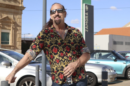 El estadounidense Jason Lee Beckwith compra un pueblo deshabitado en España y emprende una nueva vida con su mujer. EFE/Mariam A. Montesinos