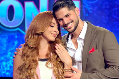 Renier Izquierdo y su pareja.