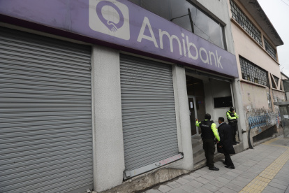 La institución se mantiene resguardada, tras el anuncio de cese de operaciones.