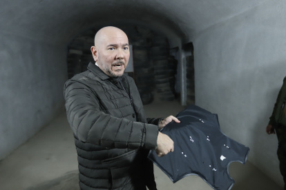 El ministro Gian Carlo Loffredo realizó un aprueba de los chalecos adquiridos.