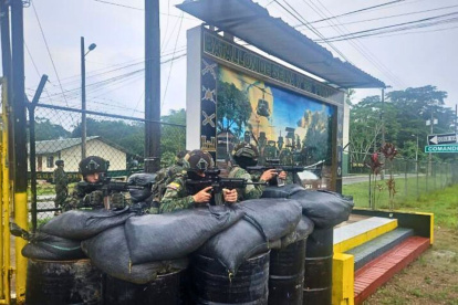 Los soldados del Batallón de Selva 55 Putumayo fueron atacados por Comandos de Frontera, en Puerto El Carmen, provincia de Sucumbíos.