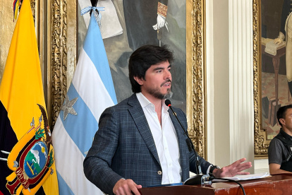 Ministro José de la Gasca brindó una rueda de prensa.