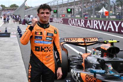 Lando Norris de McLaren celebra en la meta tras conseguir la pole position