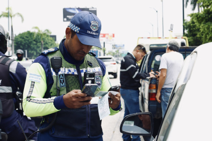 Referencial de operativos de control de ATM en la Av. Pedro Menéndez, Guayaquil.