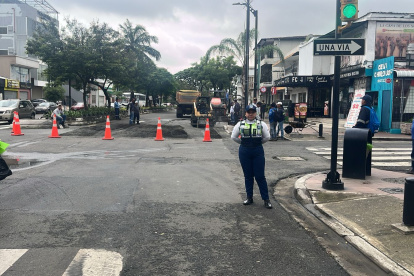 Cierre en avenida Víctor Emilio Estrada y Laureles.