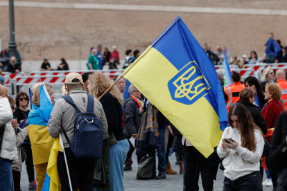 Rome (Italy), 15/03/2025.- People attend the pro-Europe march "A square for Europe" in Piazza del Popolo, Rome, Italy, 15 March 2025. (Protestas, Italia, Ucrania, Roma) EFE/EPA/GIUSEPPE LAMI