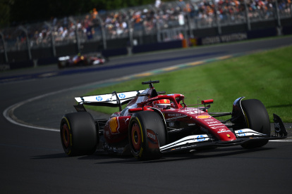 Lewis Hamilton debuta con la escudería Ferrari.