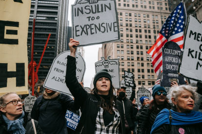 NEW YORK (United States), 15/03/2025.- Thousands of protesters flood the streets in opposition to proposed budget cuts in New York City, New York, 15 March 2025. Advocates warn that reductions in funding could severely impact vulnerable communities, including low-income families, seniors, and individuals with disabilities. The demonstration is among many nationwide actions urging policymakers to prioritize public welfare. (Protestas, Nueva York) EFE/EPA/OLGA FEDOROVA