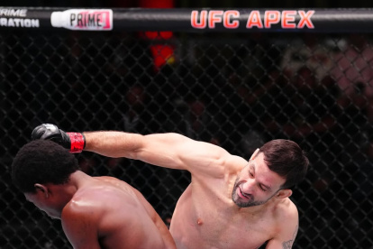 Carlos Vera Santos logró su primera victoria en UFC ante Josias Musasa.