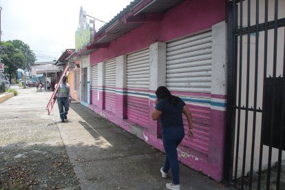 Situación. En la calle Ernesto Albán, desde la 25 de Julio hasta la Tulcán hay unos 20 locales cerrados.