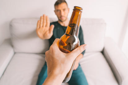 El metanol en bebidas alcohólicas puede causar graves problemas de salud, como dolores de cabeza, ceguera e incluso la muerte.