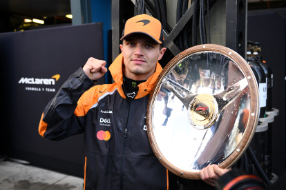 Lando Norris de McLaren con el título del primer Gran Premio del Mundial de Fórmula 1: Australia.