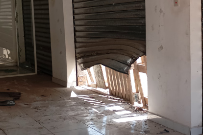 La explosión causó daños en un local cerrado y viviendas aledañas.