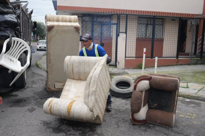 Emaseo recogió tereques en Solanda, Toctiuco y La Tola.