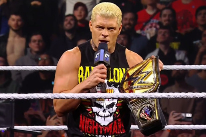 Cody Rhodes y su camiseta con un diseño que recuerda a Barcelona SC