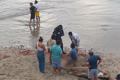 Aunque los intentos de rescate no pararon, los jóvenes no lograron salir con vida.