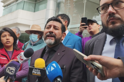 Washington Andrade denuncia como inconstitucional la aprobación de l prohibición del uso de teléfonos celulares