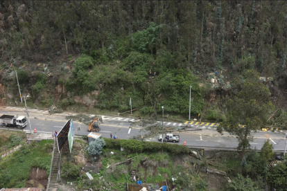 Los derrumbes han sido constantes en Quito, en zonas como la av. Simón Bolívar y av. Oswaldo Guayasamín.