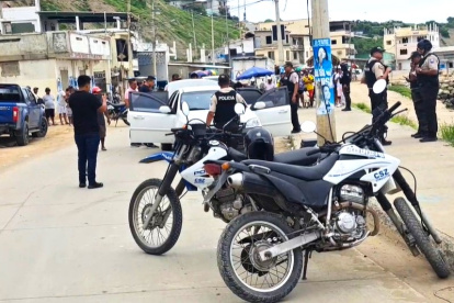 La Policía acudió a la escena del crimen, este 17 de marzo en Anconcito.
