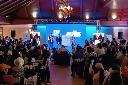 El presidente Daniel Noboa asistió a la apertura de la primera fase del Espacio Integral Familiar en el cantón Gualaceo.