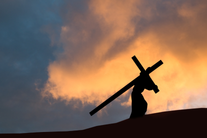 La conmemoración del Viernes Santo en Ecuador reúne a miles de personas en procesiones religiosas.