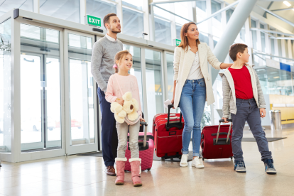 Los ecuatorianos podrán viajar sin visa a destinos internacionales en 2025, gracias al acceso simplificado con el pasaporte ecuatoriano.