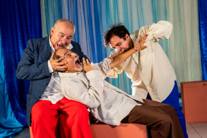 Teatro. La agrupación Teatro Ensayo Gestus presenta la obra "No hay mar que por bien no venga", cumpliendo 37 años de trayectoria.