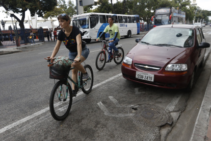 Al menos 64 % de mujeres encuestadas para el informe Guayaquil Cómo Vamos había decidido dejar de salir a los espacios públicos, debido al acoso. Algunas han reportado agresiones mientras se movilizaban en bicicleta.