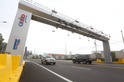 El peaje del túnel Guayasamín se debe cancelar para circular entre Quito y los valles.