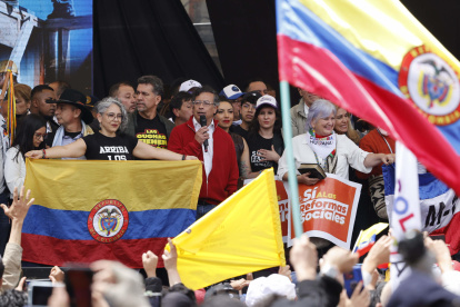 El presidente de Colombia, Gustavo Petro, habla este martes, en la Plaza de Bolivar de Bogotá (Colombia).