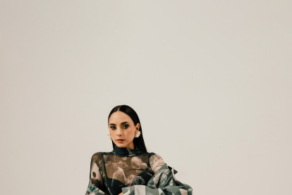 Lisa María, tiene 30 años y es vocalista oficial de Verde 70