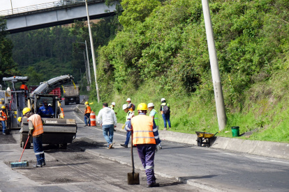 En marzo se iniciaron los trabajos de bacheo tecnificado en el extremo norte de la vía, en una primera fase. Posteriormente se hará en el sur.