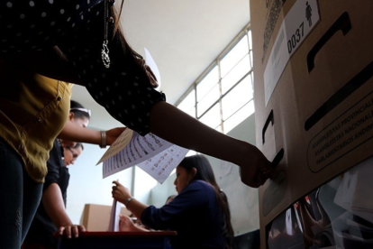 Elecciones. Los electores esperan que el Consejo Nacional Electoral derogue la prohibición de fotografiar el voto; sienten que se les ha coartado sus derecho.